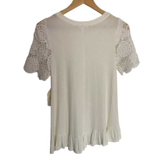 NWT Altar'd State White Embossed Sleeve Top with Ruffle Hem Small - Picture 3 of 6
